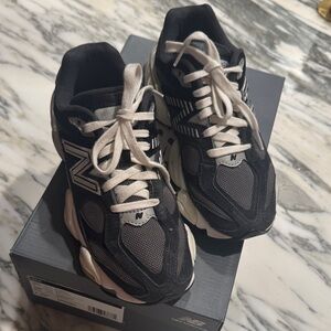 9060 New Balance Black and Gray Athletic Shoes